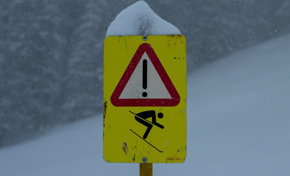 Prince Charles Ski Accident/ski Sign Danger.jpg